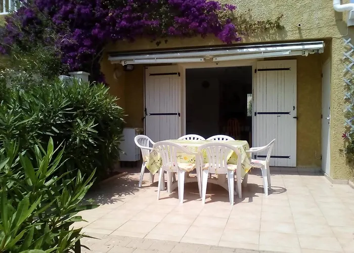 Villa Au Barcarès: Piscine, Parking, 2 Chambres, Terrasse Plein Sud, Proche Et Commodités - Fr-1-782-22 *