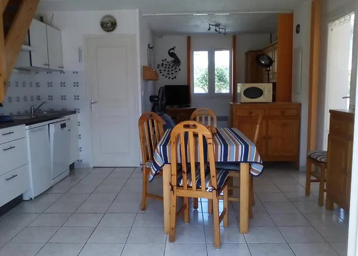 Villa Au Barcarès: Piscine, Parking, 2 Chambres, Terrasse Plein Sud, Proche Et Commodités - Fr-1-782-22 Le Barcarès