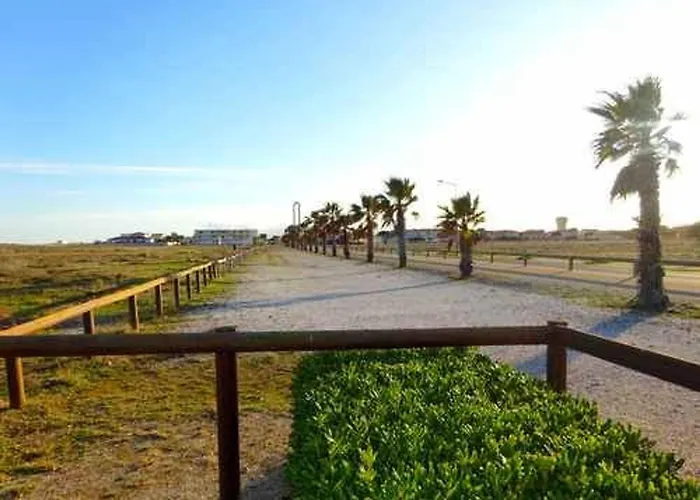 Villa Au Barcarès: Piscine, Parking, 2 Chambres, Terrasse Plein Sud, Proche Et Commodités - Fr-1-782-22